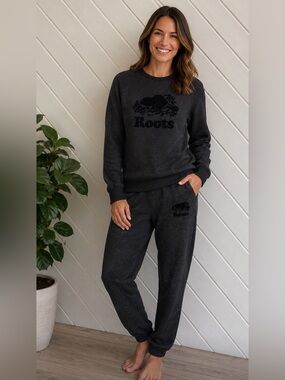 ROOTS Set Heritage Crewneck and Jogger in Black Pepper